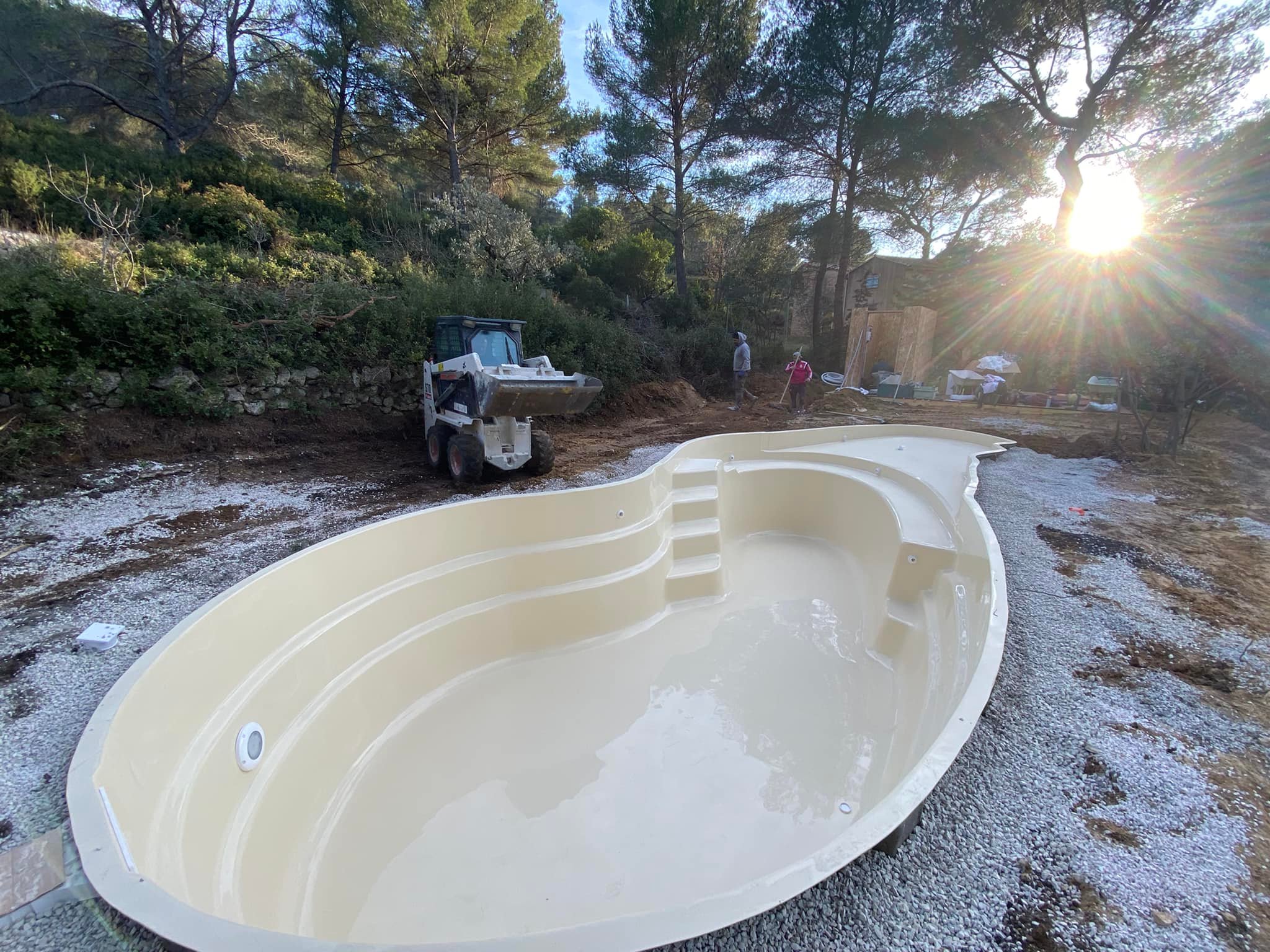 Llenado del perímetro piscina - Mon de Pra