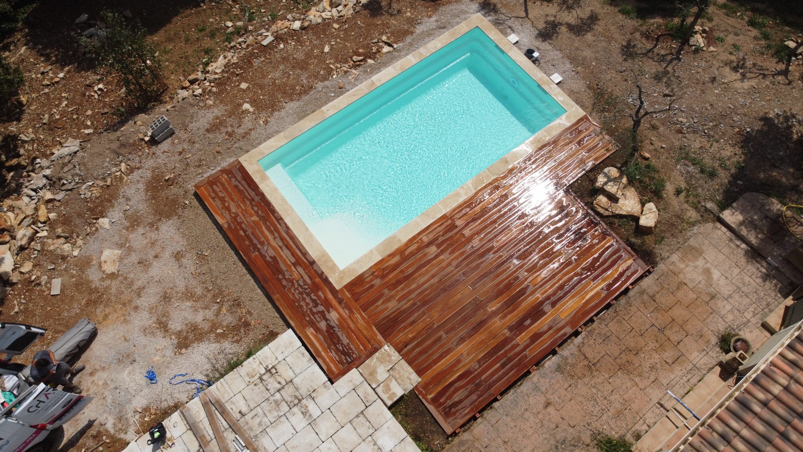 Colocación de la piedra de coronación - mon de pra piscinas